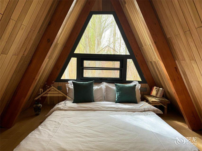 Luxury Homestay Log Cabin in Dunhuang, Gansu